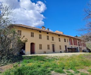 016 – Big Farmhouse for sale in Costigliole d’Asti