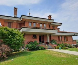 033 – Grande villa tri-familiare in vendita a San Marzano Oliveto (AT)