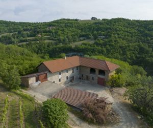 111 – Stone farmhouse for sale in Cessole (AT)