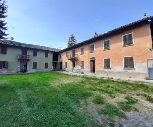 050 – Farmhouse on sale in Calosso (Osteria)